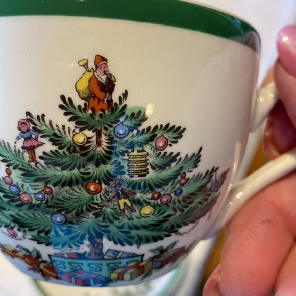 Spode Christmas cups/saucers. Set of 4 NWOT - Picture 3 of 5